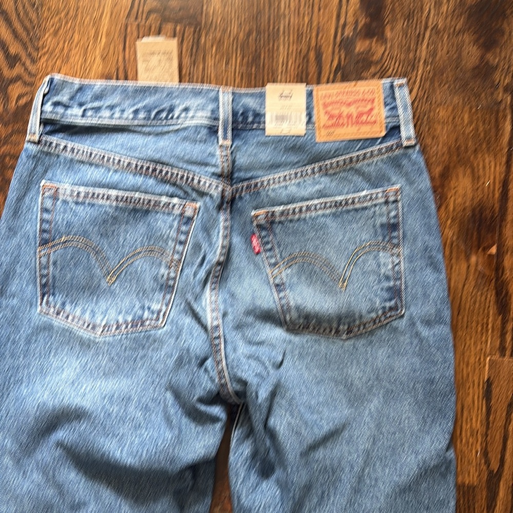 NWT Levi's Classic 501 Blue Jeans with Patch Detail 28x30 - Picture 8 of 10
